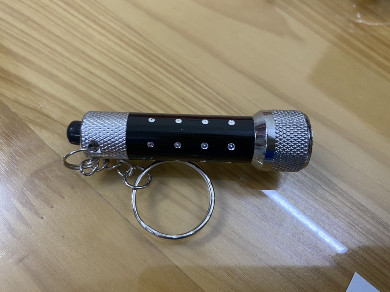 đèn pin mini móc khóa